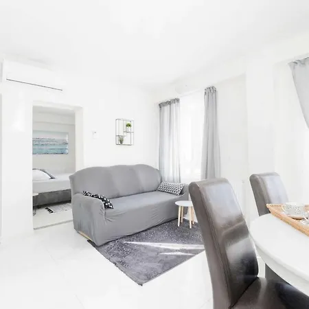 House With A Swimming Pool - 21414 Holiday home *